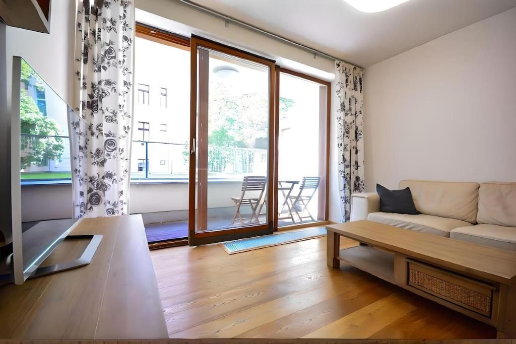 Legacy Duplex In Historic District By Rentez Apartment *