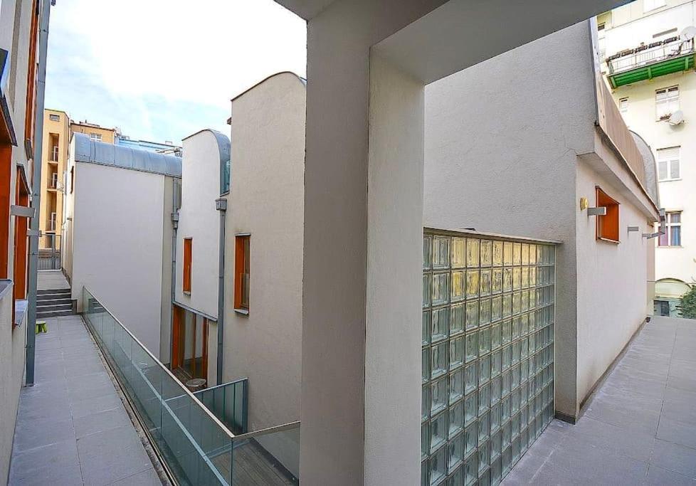 Legacy Duplex In Historic District By Rentez Apartment *