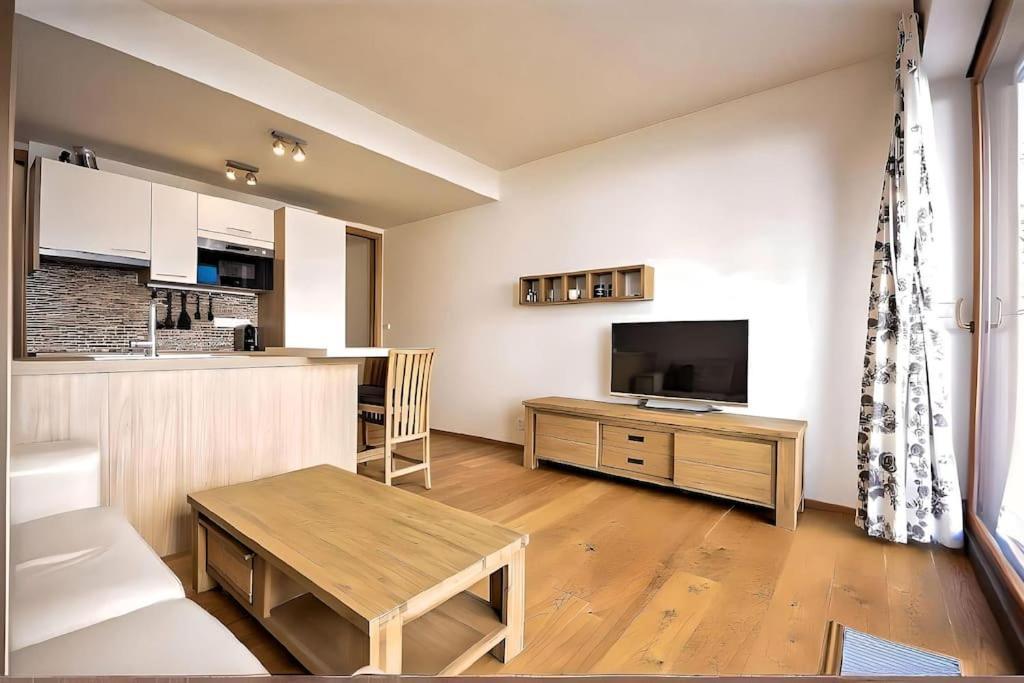 Apartment Legacy Duplex In Historic District By Rentez