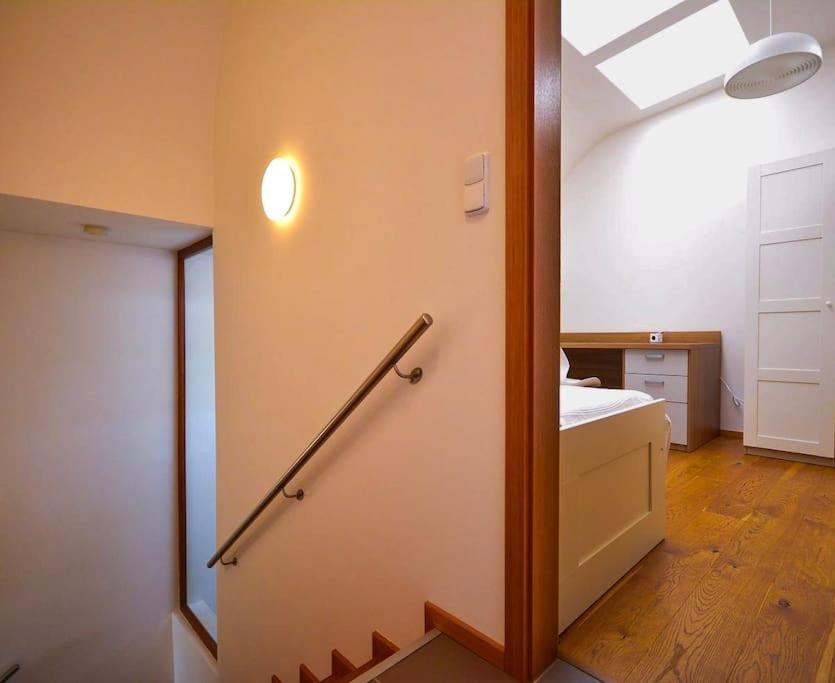 Legacy Duplex In Historic District By Rentez Appartamento Praga