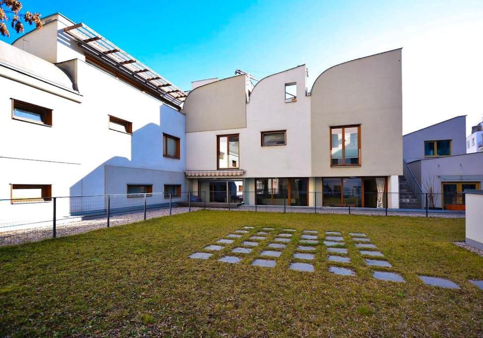 Legacy Duplex In Historic District By Rentez