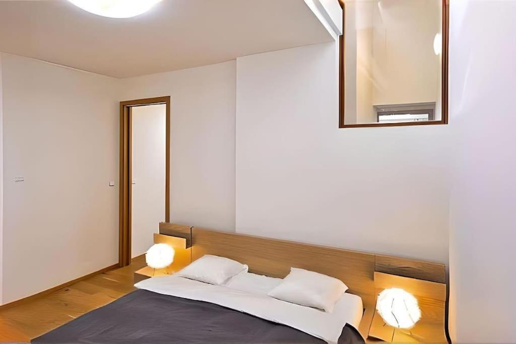 Appartamento Legacy Duplex In Historic District By Rentez Praga