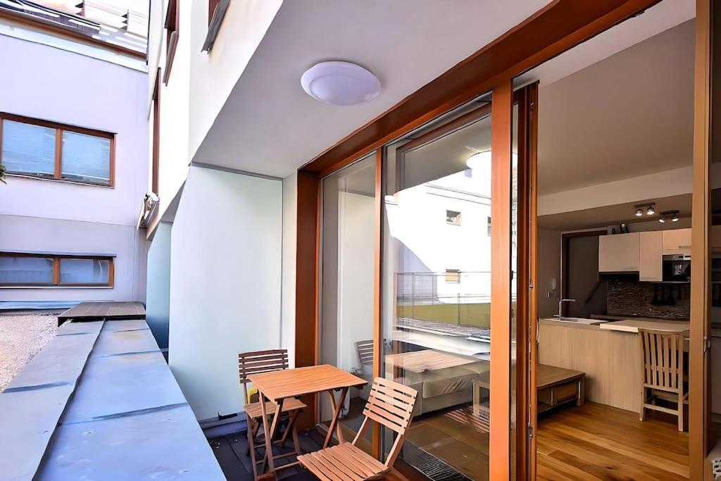 Legacy Duplex In Historic District By Rentez Praga
